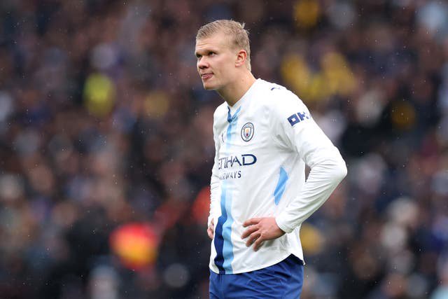 Arsenal can go level on points with Manchester CIty if they beat Everton later this afternoon