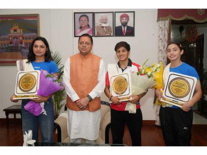 CM Pushkar Singh Dhami felicitates Nikita Chand, Kajal Farswan, Aarti Dhariyal for boxing medals | CM Pushkar Singh Dhami felicitates Nikita Chand, Kajal Farswan, Aarti Dhariyal for boxing medals