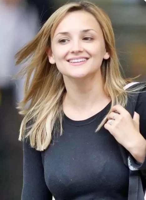 Meet Bill Gate S Youngest Daughter Phoebe Adele Photos Opera News