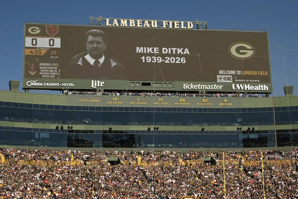 Chicago Bears v Green Bay Packers