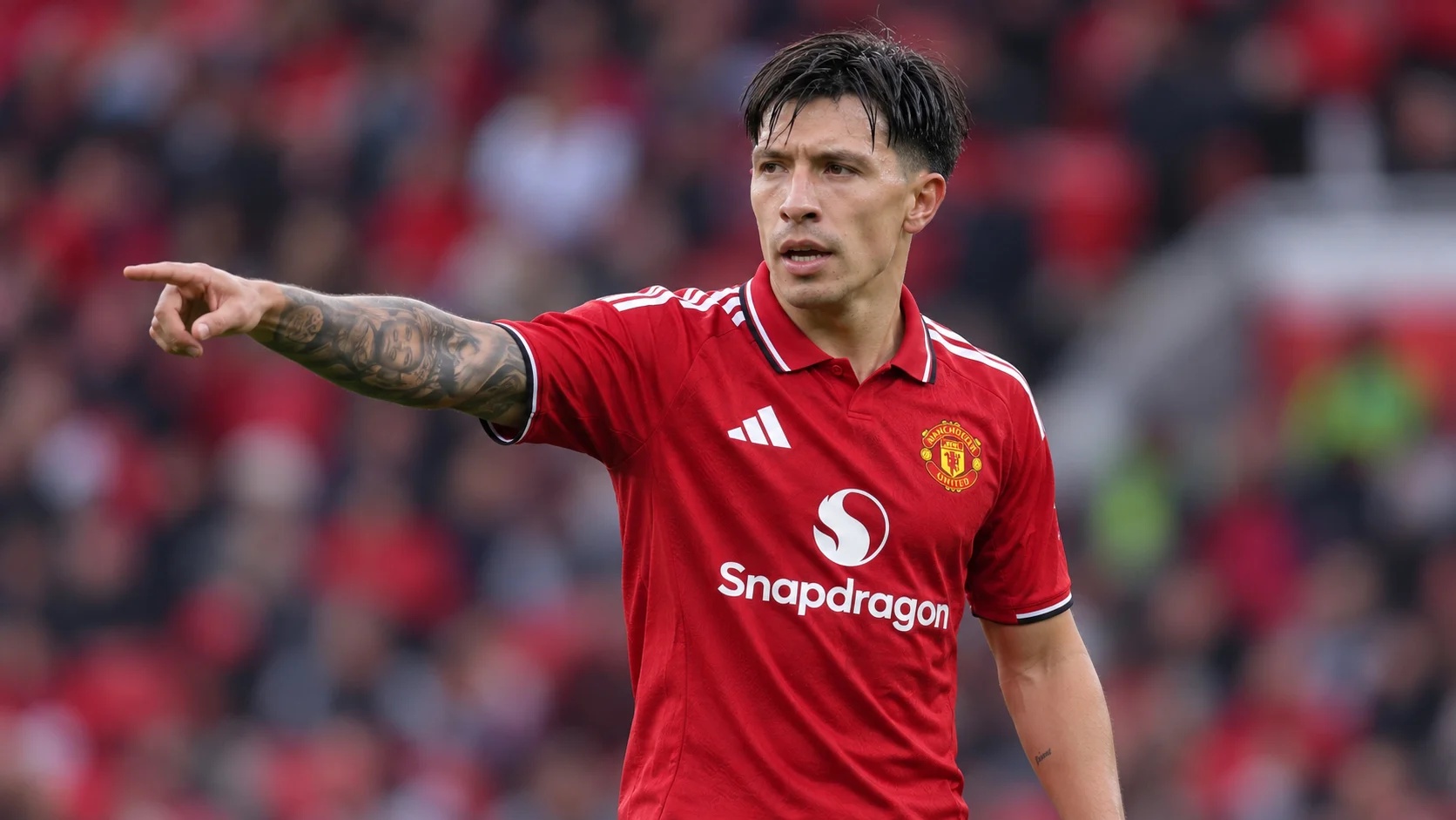 Barcelona explores Lisandro Martinez move