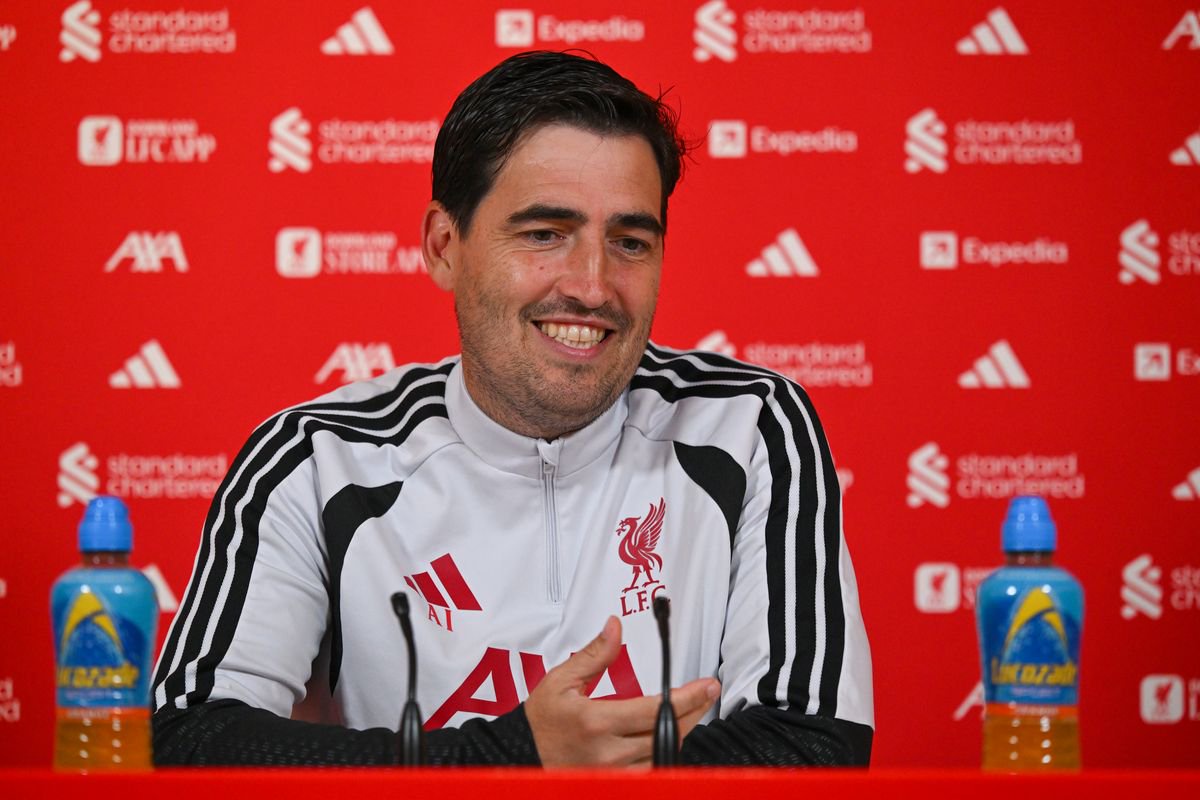 Andoni Iraola during a Liverpool press conference.