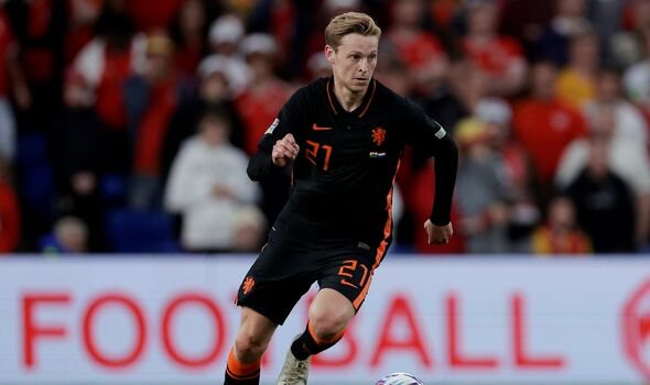 Ten Hag wants to make Frenkie de Jong his first Ma
