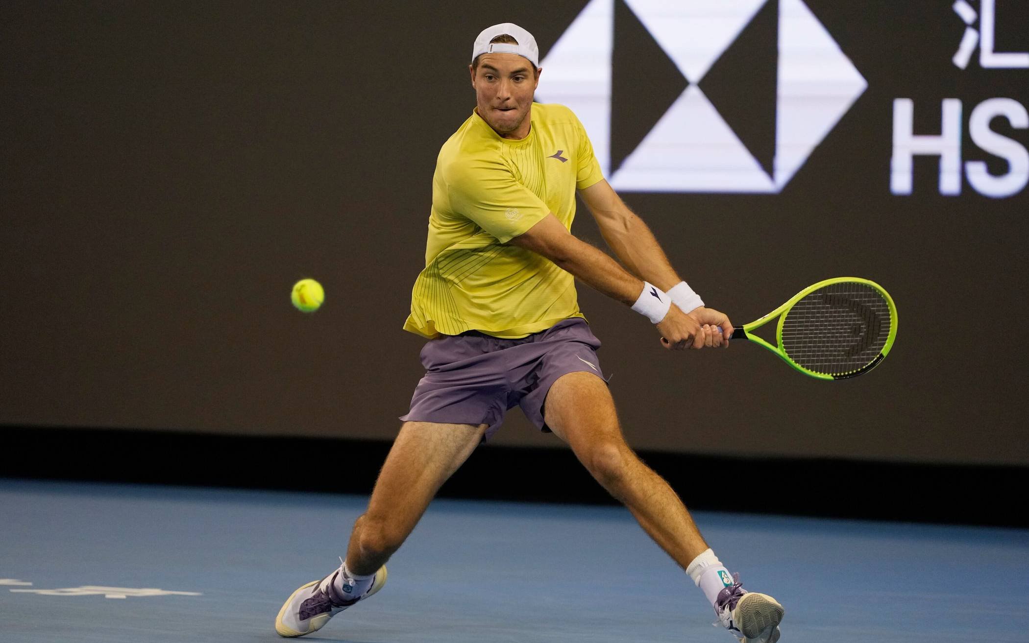  Der Deutsche Jan-Lennard Struff spielt einen Ball zurück. (Archivbild) 