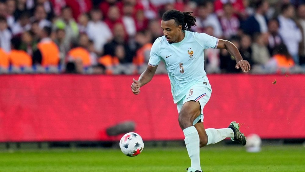 Le Milan entre dans la course avec Chelsea et le Bayern pour Koundé. EFE/Stringer