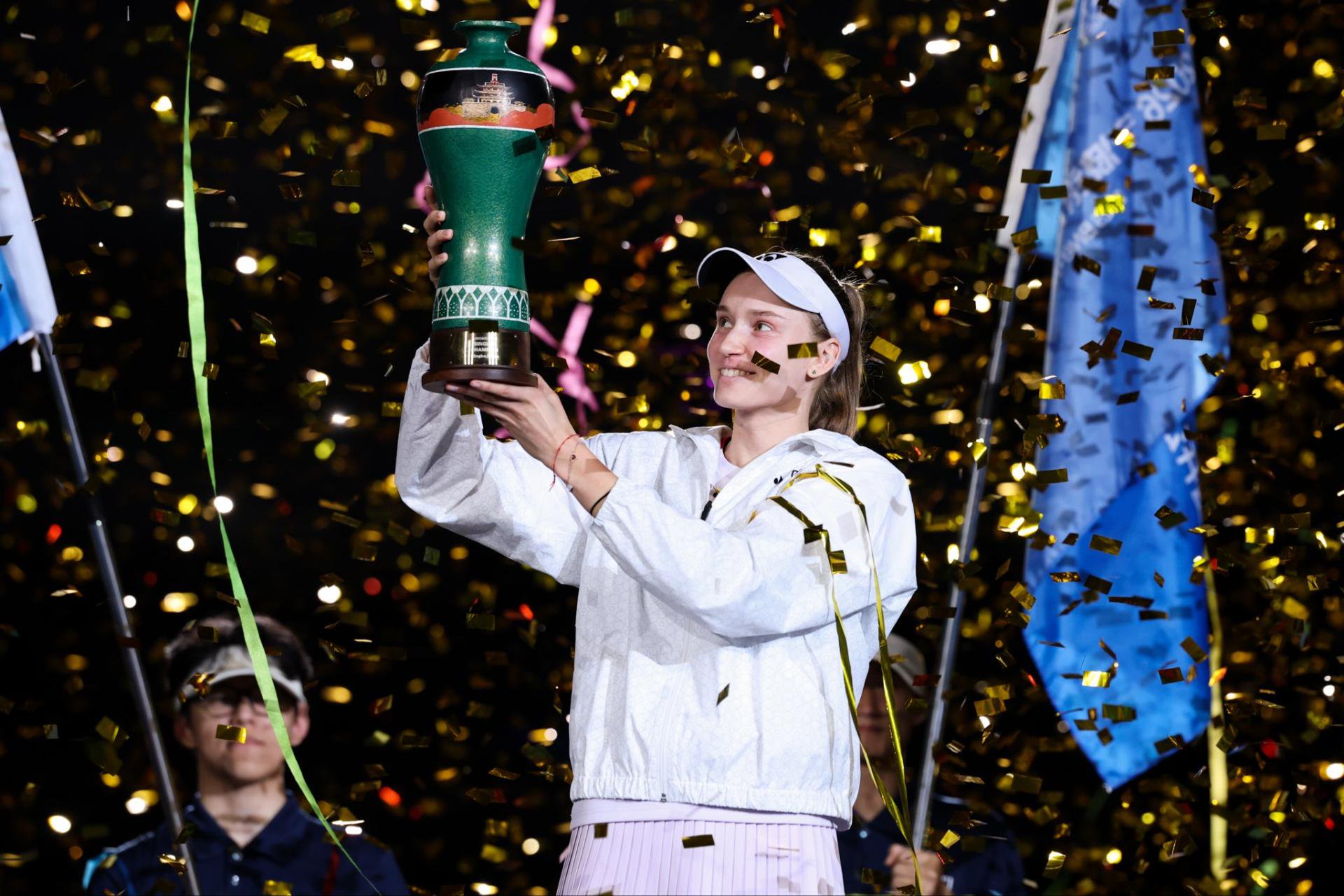 Elena Rybakina zieht an Aryna Sabalenka und Mirra Andreeva vorbei und gewinnt 2026 die meisten Titel