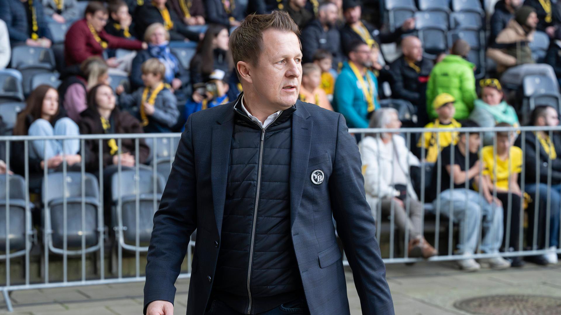 VR-Delegierter Christoph Spycher, YB, BSC Young Boy am Spielfeldrand