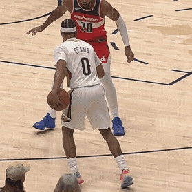 Jeremiah Fears shakes the defender to toss an alley-oop to Yves Missi.