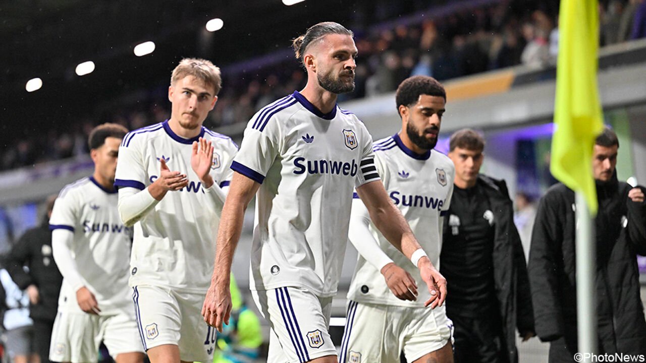 Hein Vanhaezebrouck criticizes Anderlecht transfer policy