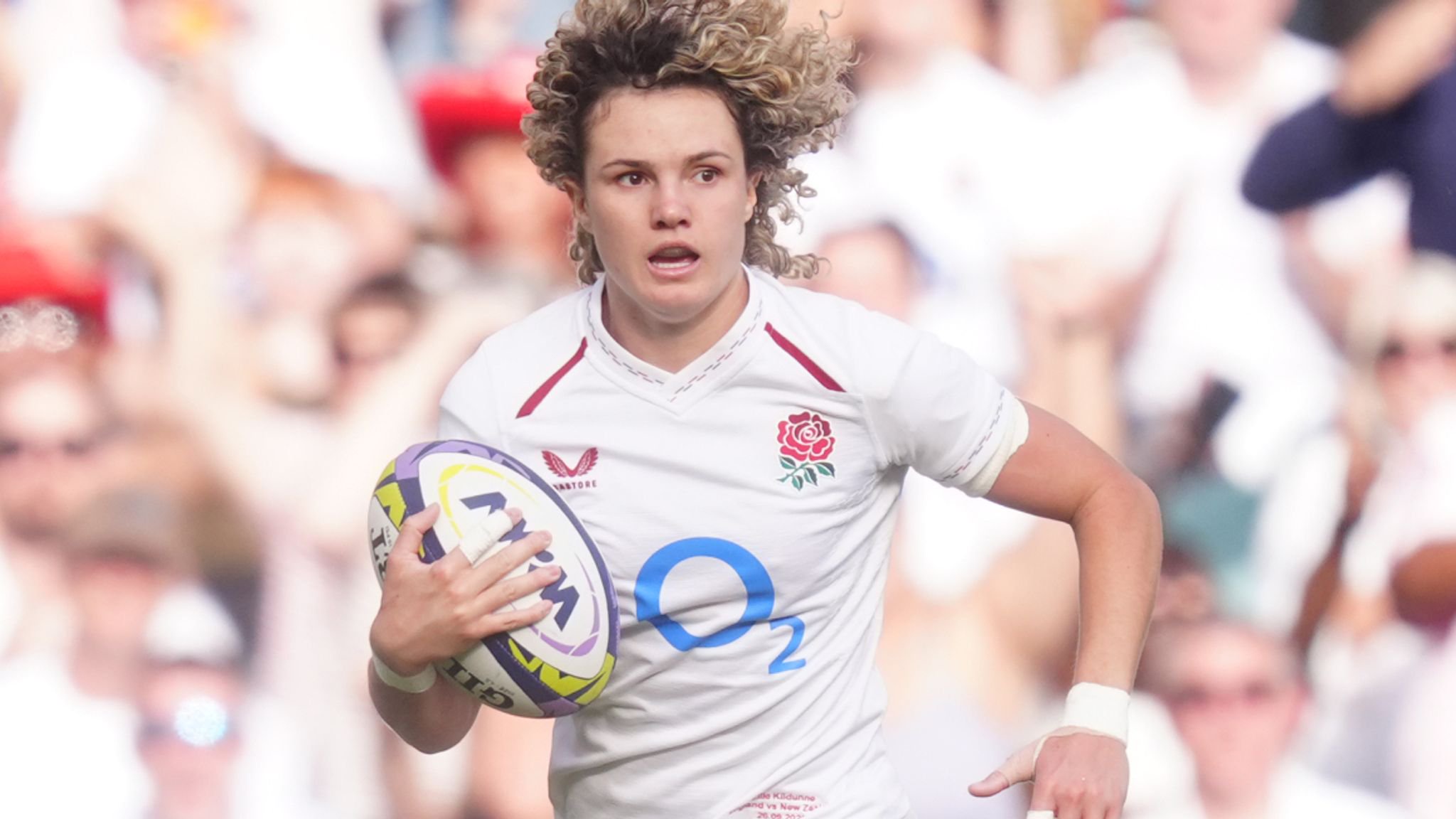 Ellie Kildunne has been dropped to the bench as England's Red Roses seek to respond to defeat in Canada against the same opposition 