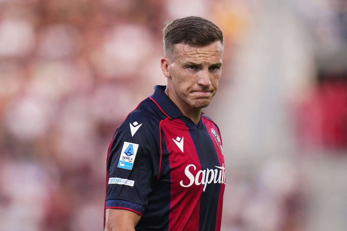 Lewis Ferguson in action for Bologna