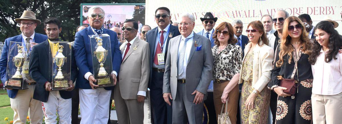 Royal Legacy’s trainer James McKeown, jockey Akshay Kumar, co-owners S.R. Sanas and K. Kaliyaperumal, Mysore Race Club chairman K.T. Balakrishnan along with Zavaray Poonawalla, Behroze Poonawalla, Simone Poonawalla Pandole and Delna Poonawalla and other invitees at the award ceremony for the Zavaray S Poonawalla Mysore Derby
