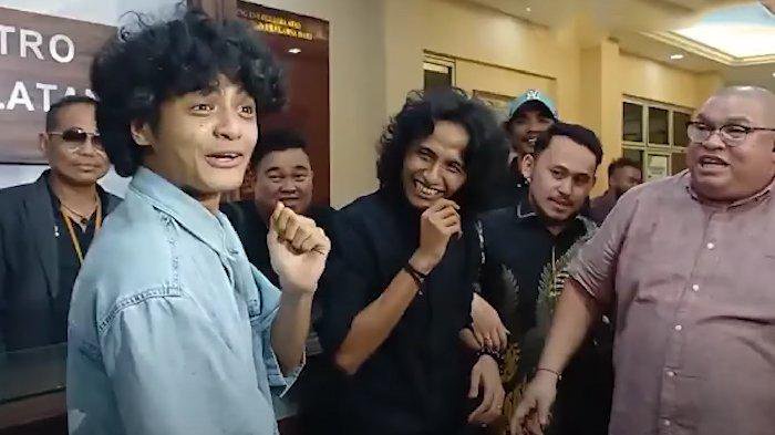 Vadel Badjideh joget girang setelah 6 jam lebih diperiksa polisi