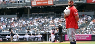 Yankees, Reds players engage in national anthem standoff before Fourth of July game