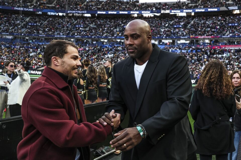 Les stars du sport français Antoine Dupont et Teddy Riner, au Stade de France, pour le match entre Pittsburg et la Nouvelle-Orléans.