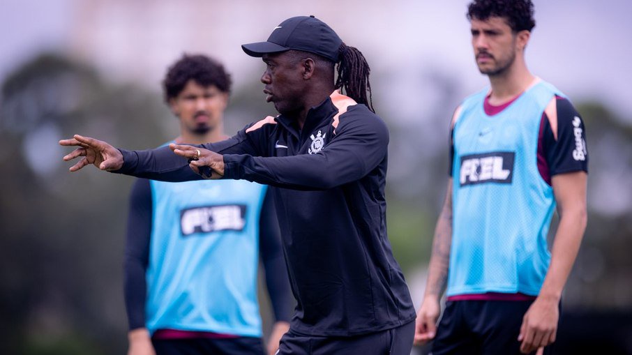 Seedorf tem a missão de salvar o Corinthians do rebaixamento em 2026
