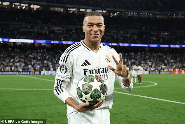 ¿I always think I'm the best (player in the world) but everyone has their own opinion,' Mbappe said of his own prospects of winning the award