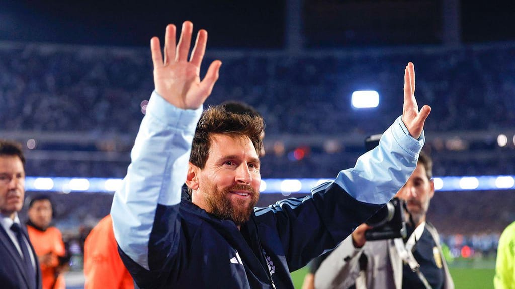 Lionel Messi despede-se da Argentina (FOTO: Juan Ignacio Roncoroni/EPA)