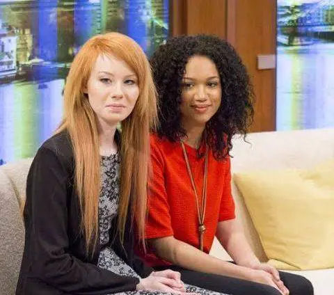 Wonderful This Twin Sisters Were Born With Totally Different Looks (Photos)