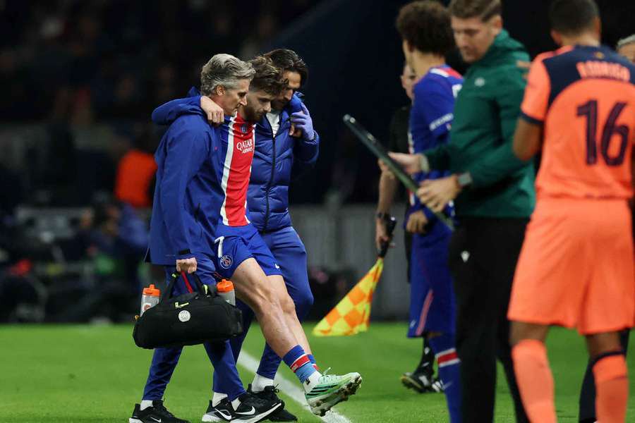 PSG plotting surprise €50 million move to replace injured Kvaratskhelia