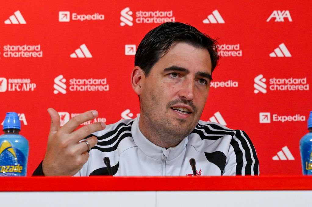 Andoni Iraola during a Liverpool press conference.