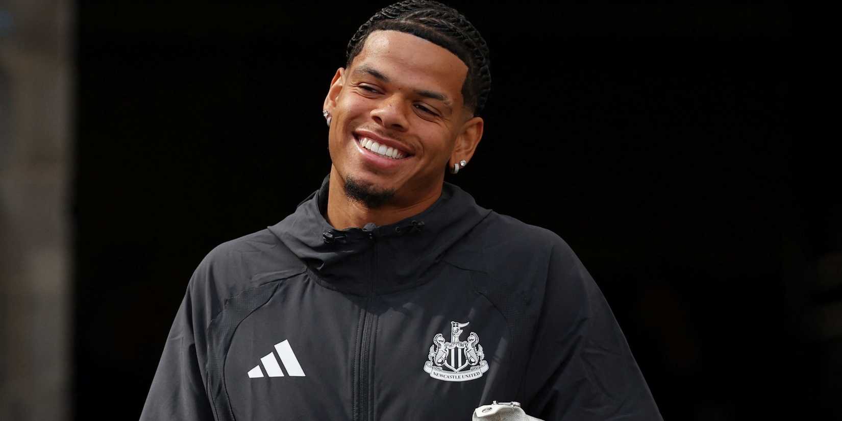 Newcastle United's William Osula arrives at the stadium ahead of the match