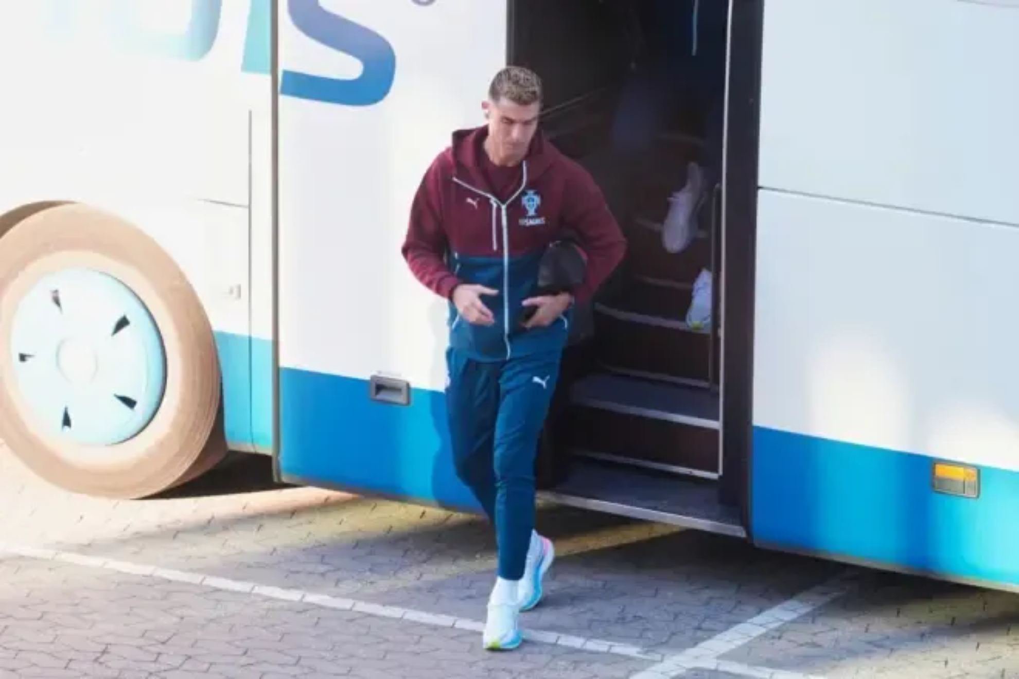 Cristiano Ronaldo gets off the national team bus