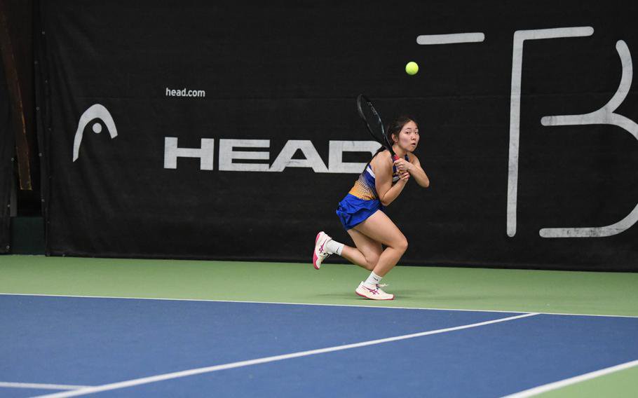 Rinnah Kim tracks down a ball.
