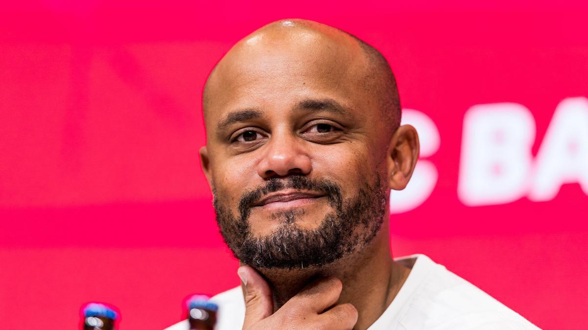Vincent Kompany auf einer PK