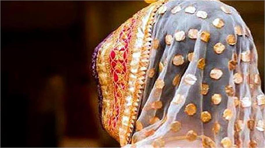 mehndi was applied on her hands bride waited all night for wedding procession