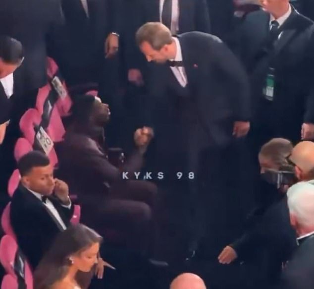 Kylian Mbappe and Ousmane Dembele both failed to stand to shake Harry Kane's hand at the Ballon d'Or ceremony in London on Monday night. Source: X/Kyks98