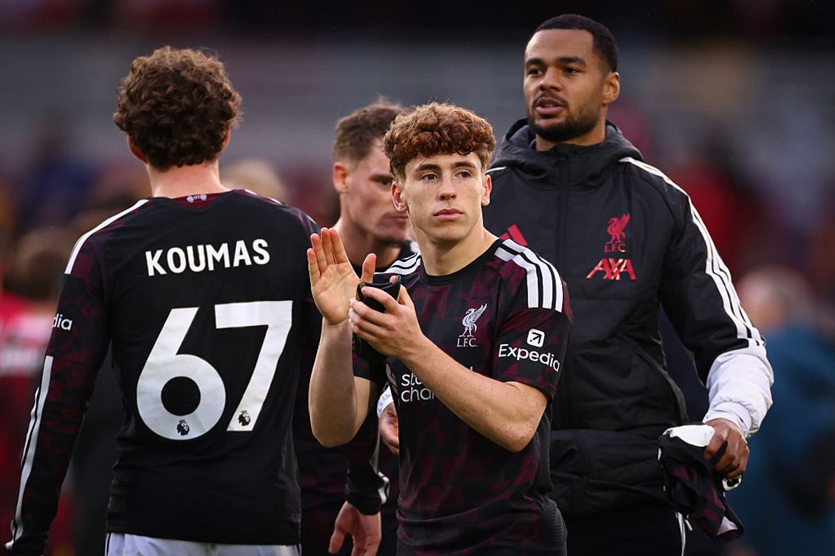 BRENTFORD, ENGLAND - OCTOBER 17: Victor Munoz of Liverpool applauds after the Premier League 2026/27 match between Brentford and Liverpool FC at Gtech Community Stadium on October 17, 2026 in Brentford, England. (Photo by Marc Atkins/Getty Images)