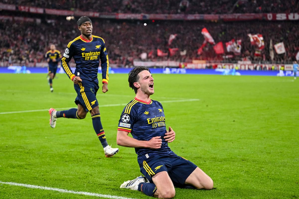 Munich, Germany - October 21: Declan Rice of Arsenal celebrates after scoring his team's second goal with teammates during the UEFA Champions League 2026/2027 match between Bayern München and Arsenal at Fußball Arena München on October 21, 2026 in Munich, Germany. (Photo by Harry Langer/DeFodi Images/DeFodi via Getty Images)