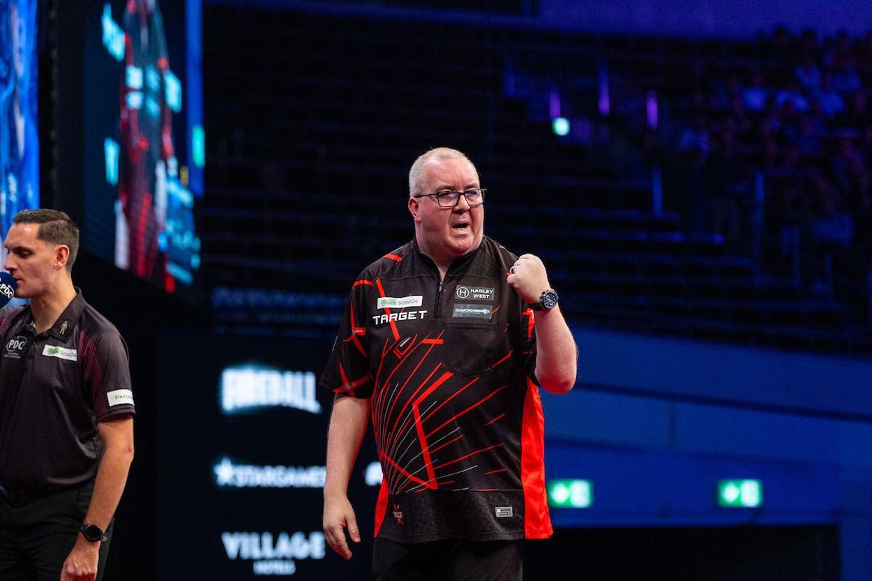 Stephen Bunting is through to the quarter-finals of the European Championship (Sebastian Doppstadt/PDC)