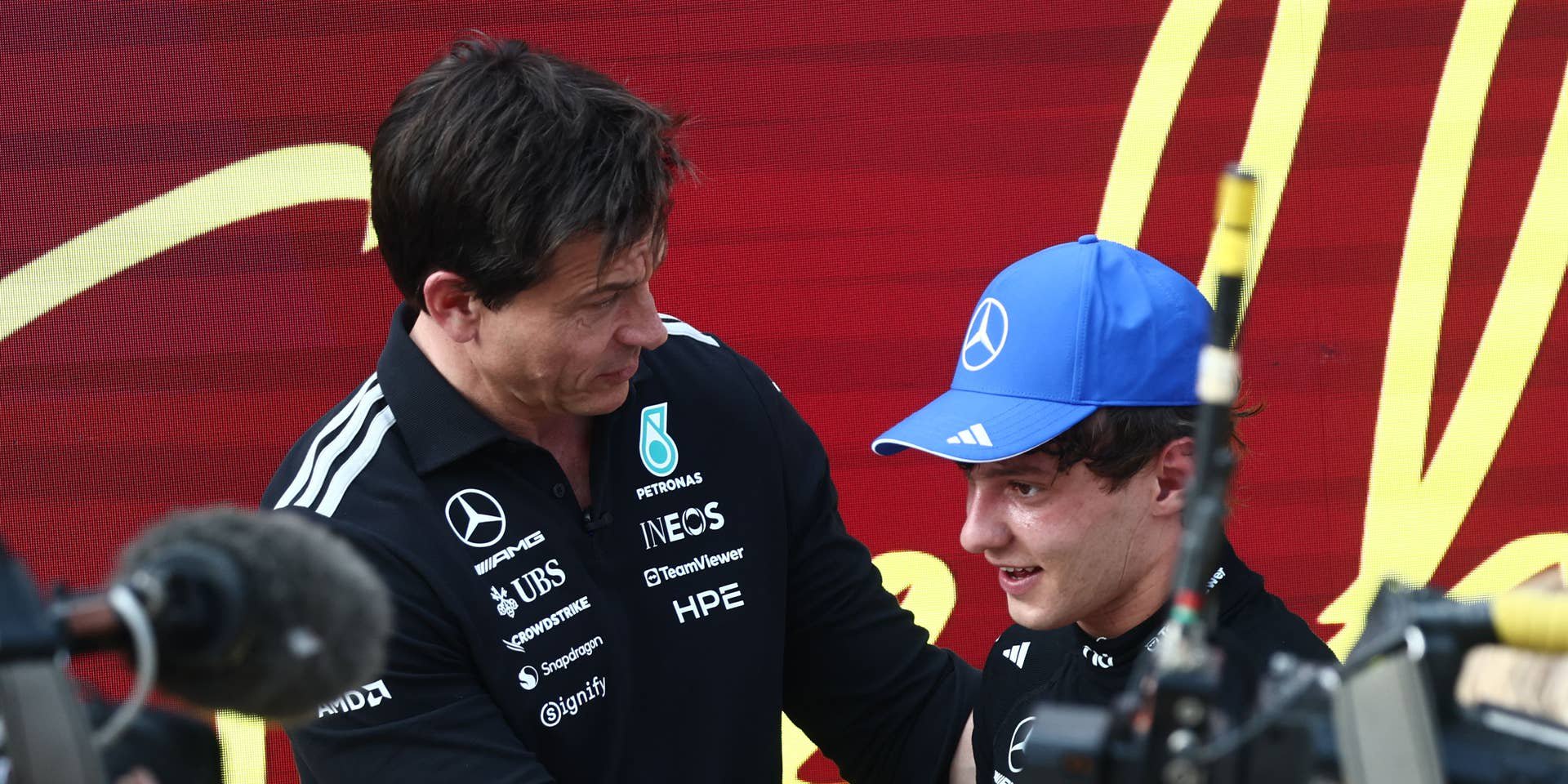 Mercedes-Teamchef Toto Wolff mit Fast-Weltmeister Kimi Antonelli.