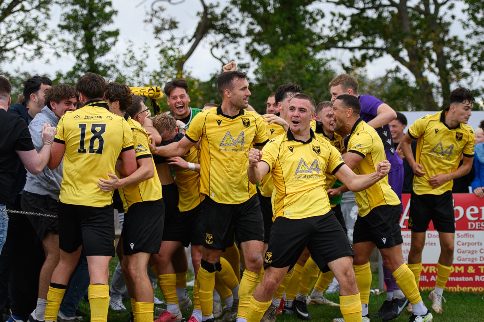 Tadley Calleva celebrate the last-gasp FA Cup winner. Photo: Rob Mellor.