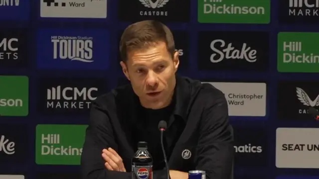 "Hopefully it won't be too bad" says Chelsea coach Alonso after Emi Martinez taken to hospital