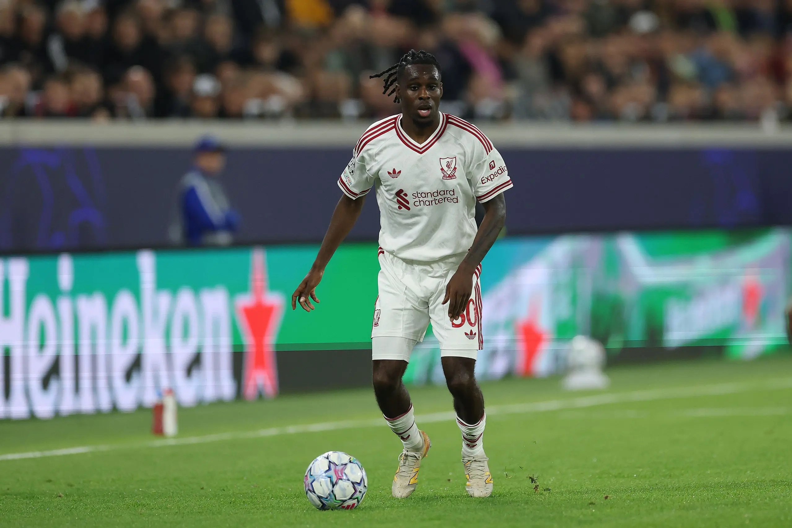 Jeremie Frimpong of Liverpool runs with the ball during the UEFA Champions League 2026/27 League Phase MD2 match.