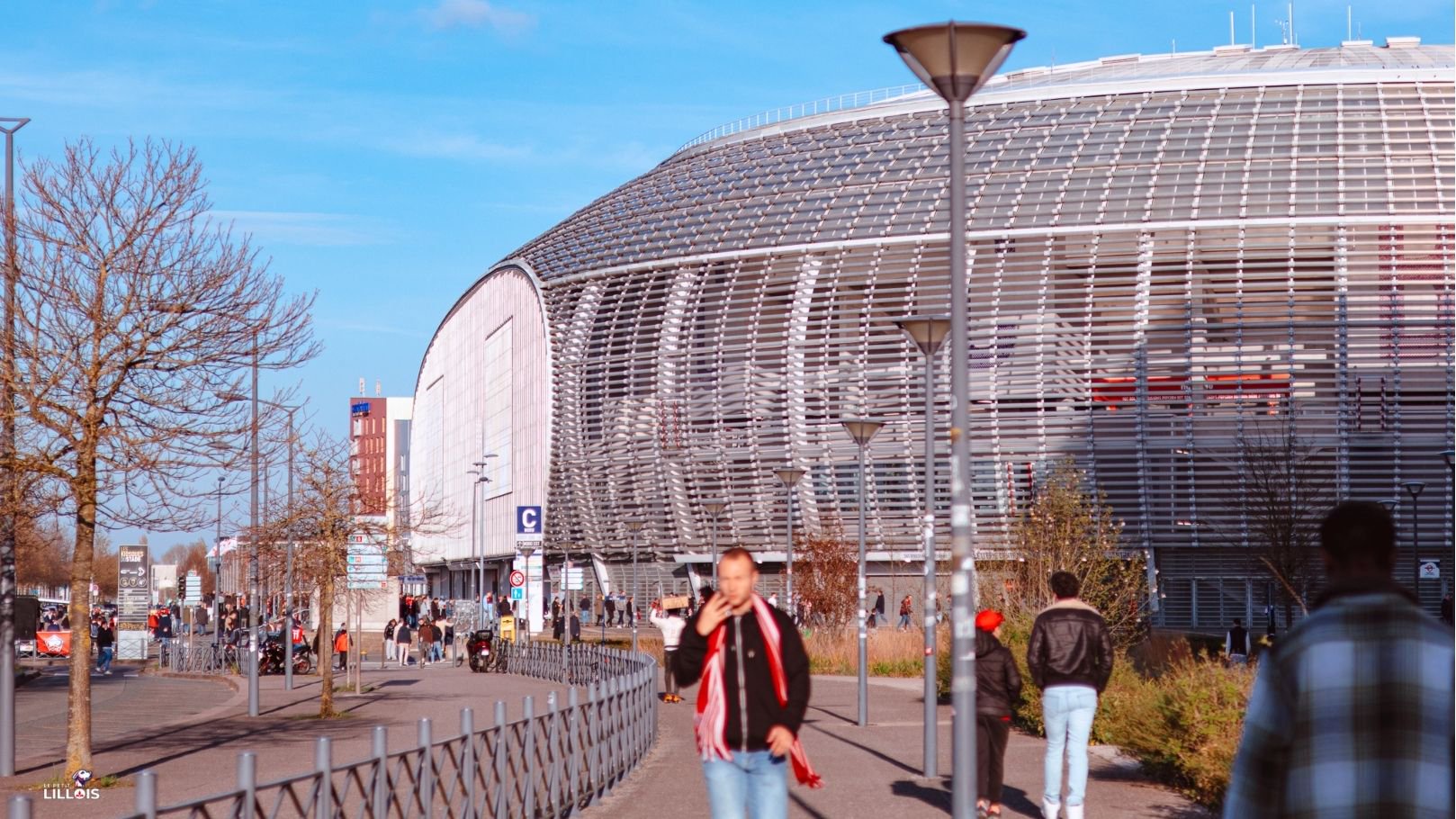 Le Stade Pierre Mauroy vu de l'extérieur.