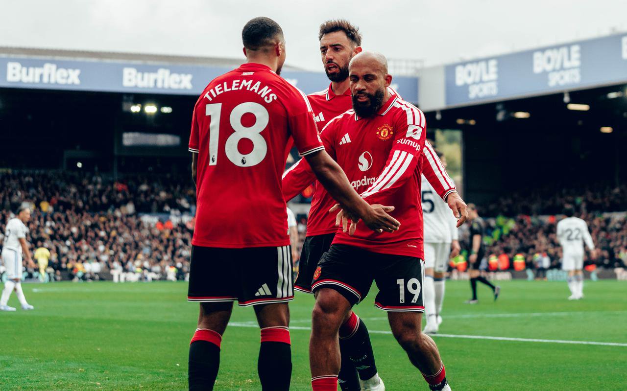 Michael Carrick lauds side's 'togetherness' despite Lisandro Martínez's explosive UCL interview