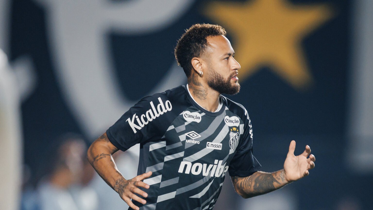 Neymar antes de jogo do Santos - Foto: Raul Baretta.